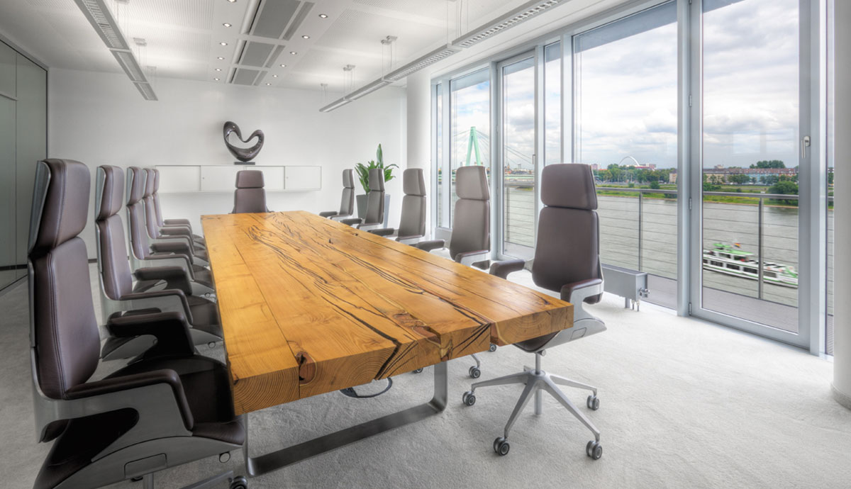 Konferenztisch Robinie  1,2 meter x 5 meter